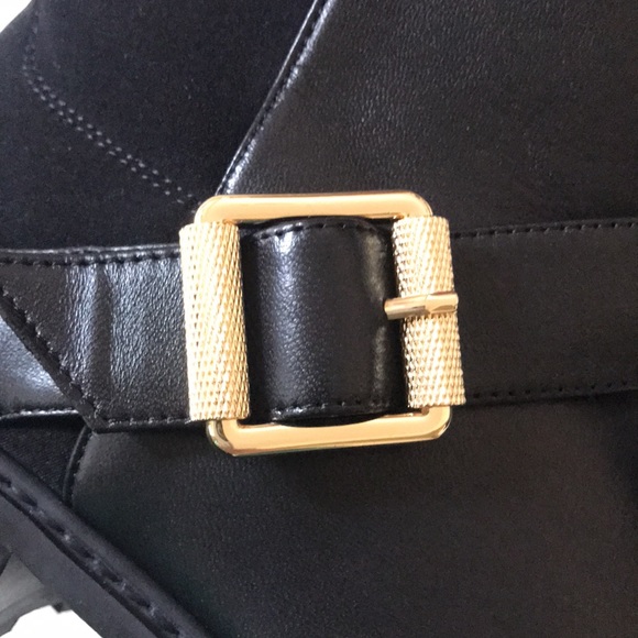 NWOB | Stuart Weitzman | Black Leather Ryder Lift Gold Buckle Bootie Size 7 - Picture 5 of 10